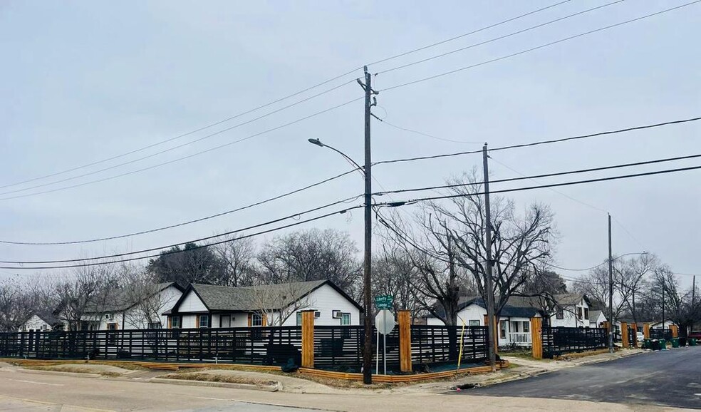 Primary Photo Of 2909 Lavender St, Houston Apartments For Sale