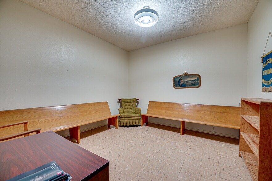 More Photos Of 4128 Clarendon Dr, Dallas Religious Facility For Sale