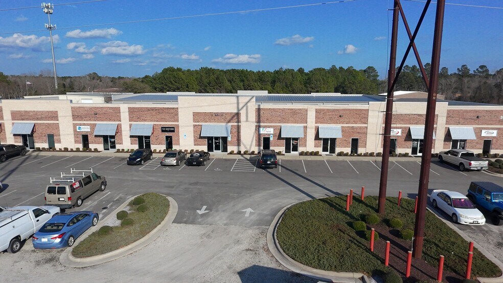 More Photos Of 2011 Corporate Dr, Wilmington Showroom For Lease