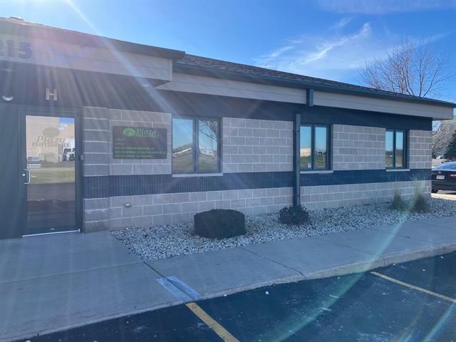 More Photos Of 215 Corporate Dr, Beaver Dam Medical For Lease
