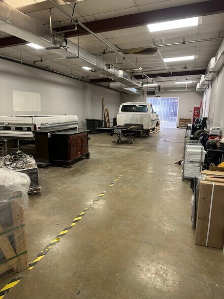More Photos Of 300 Commerce Blvd, Bogart Warehouse For Lease