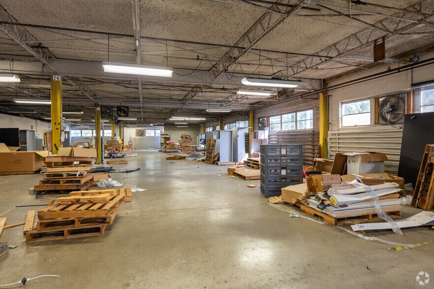 More Photos Of 707 E B St, Belleville Warehouse For Sale