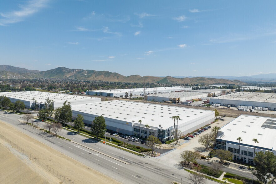 More Photos Of 13489 Jurupa Ave, Fontana Warehouse For Lease