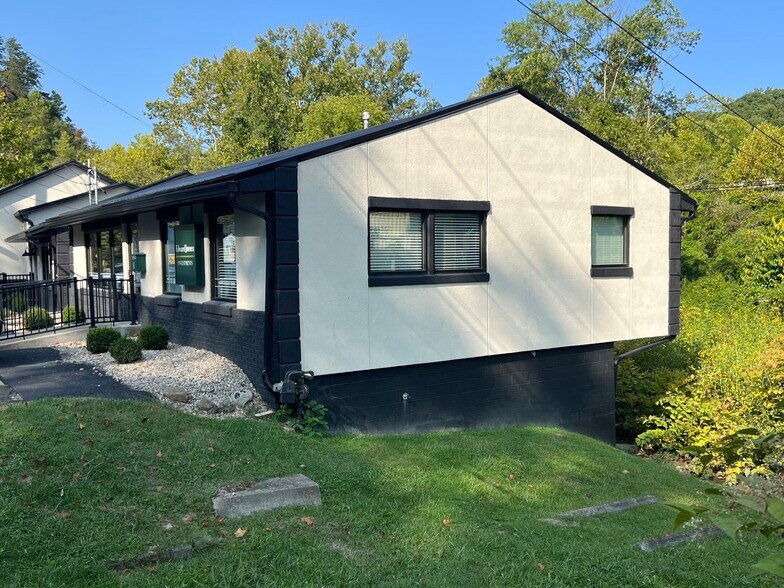 More Photos Of 1522 Oakhurst Dr, Charleston Office For Sale