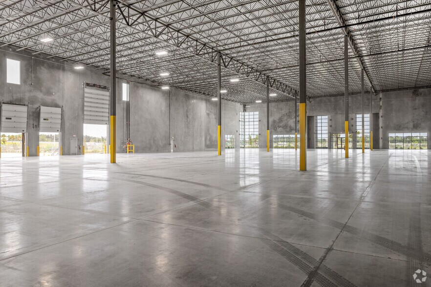 More Photos Of 700 S Kings Hwy, Fort Pierce Distribution For Sale