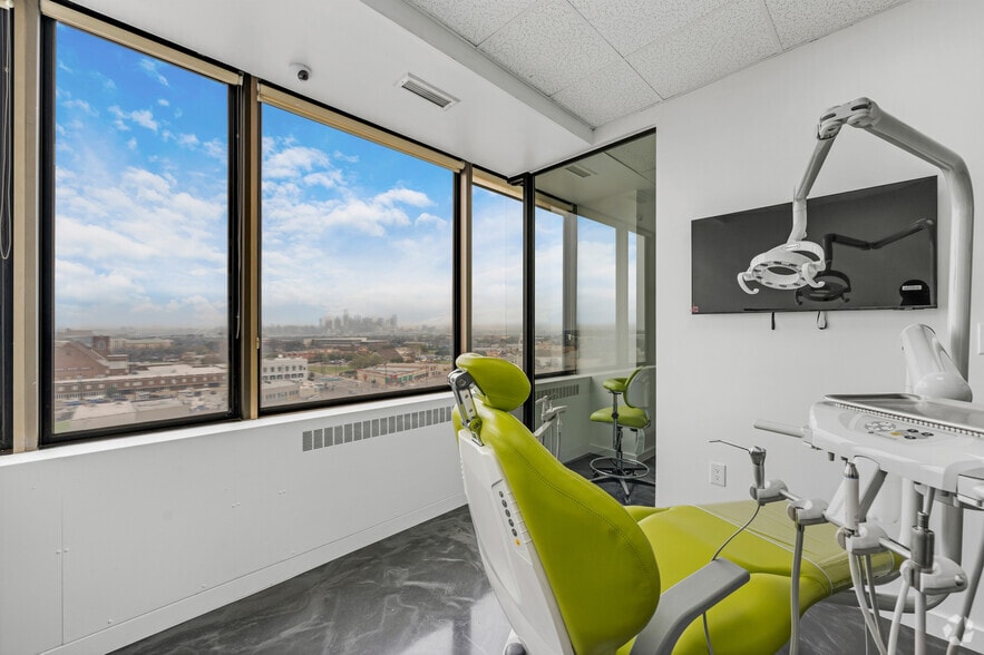 More Photos Of 400 S Zang Blvd, Dallas Office For Lease