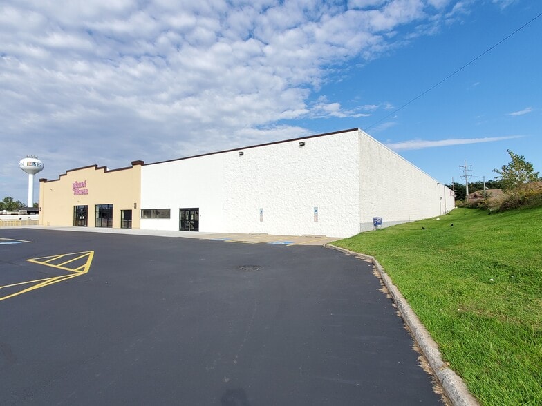 More Photos Of 1920 Edinboro Rd, Erie Flex For Lease
