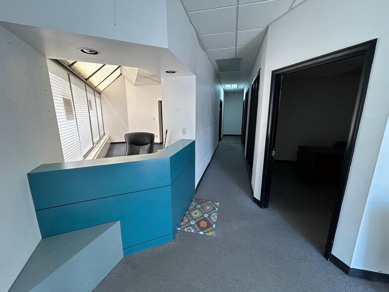 More Photos Of 22001-22027 Kelly Rd, Eastpointe Office For Lease