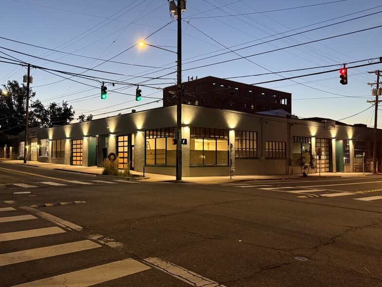 Primary Photo Of 633 SE Clay St, Portland Showroom For Lease