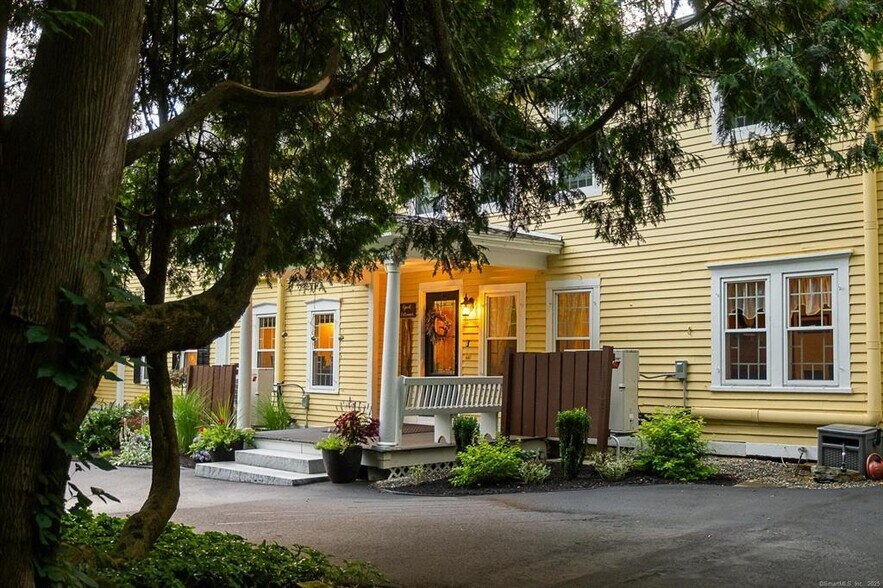 More Photos Of 42 Hyde Rd, Brooklyn Hospitality For Sale