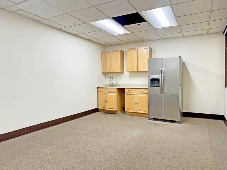 More Photos Of 1025 Cindy Ln, Carpinteria Warehouse For Sale