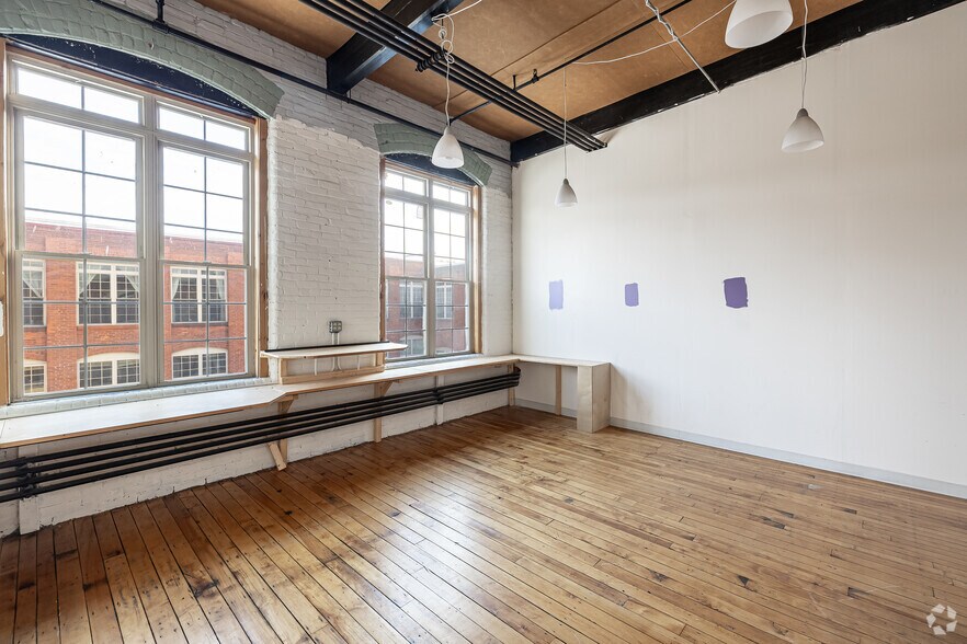 More Photos Of 221 Pine St, Florence Warehouse For Lease