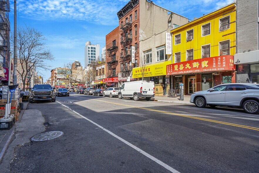 More Photos Of 280 Grand St, New York Storefront Retail Office For Lease