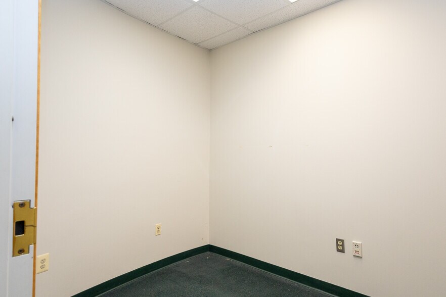 More Photos Of 195 Thomas Johnson Dr, Frederick Medical For Lease