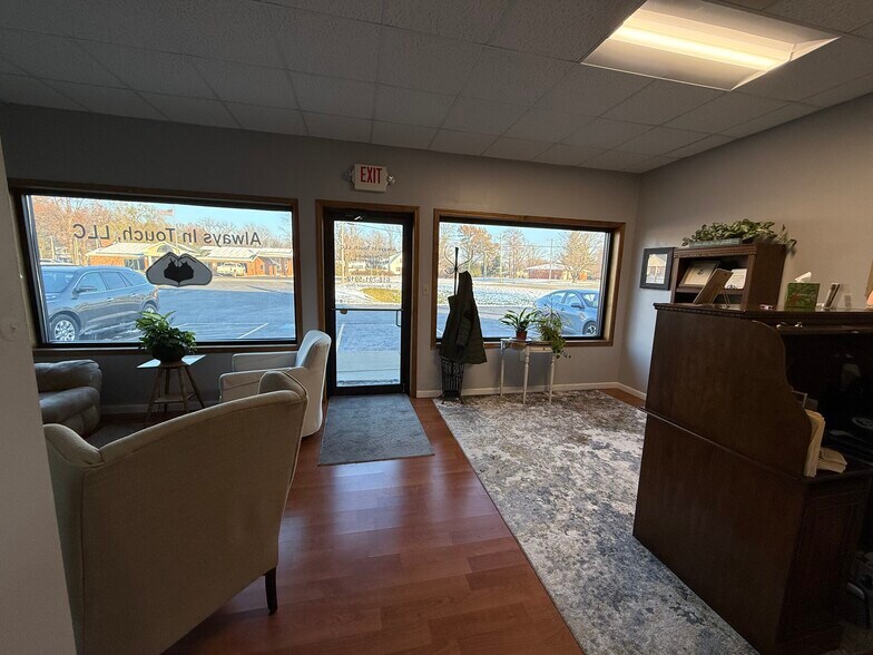 More Photos Of 720 S Washington St, Bunker Hill General Retail For Sale