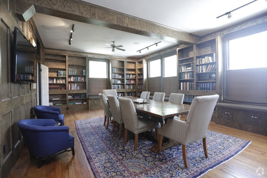 More Photos Of 2409 Commerce St, Houston Freestanding For Lease