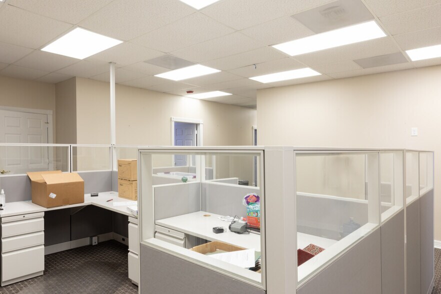 More Photos Of 16902 El Camino Real, Houston Office For Sale