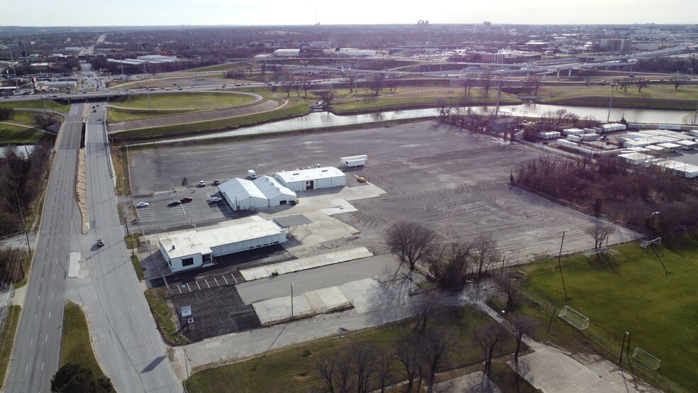 More Photos Of 1720 Riverside Dr, Fort Worth Warehouse For Lease