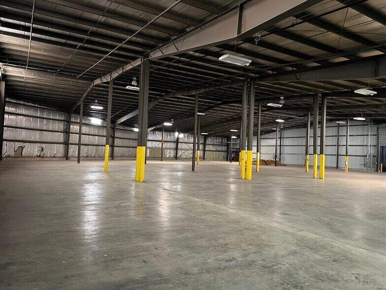 More Photos Of 1005 S Perkins St, Appleton Warehouse For Lease