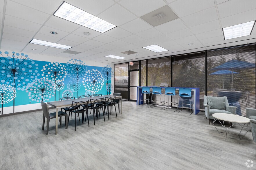 More Photos Of 180 Interstate N Pky SE, Atlanta Office For Lease