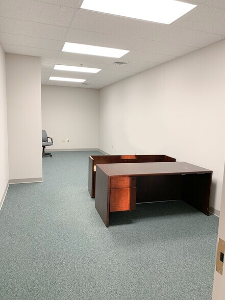 More Photos Of 17300 Chenal Pky, Little Rock Office For Lease