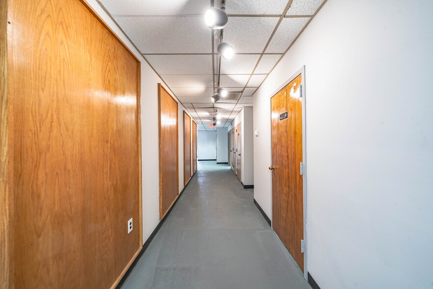 More Photos Of 8023 Malcolm Rd, Clinton Medical For Lease