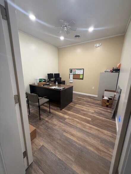 More Photos Of 816 6th Ave, DeWitt Office For Lease