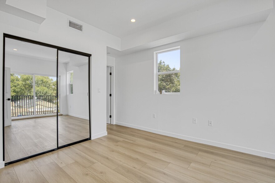 More Photos Of 10828 Hesby St, North Hollywood Apartments For Sale