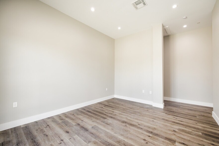 More Photos Of 8525 N Sam Houston Pkwy E, Humble Office For Sale