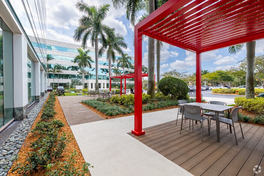 More Photos Of 500 W Cypress Creek Rd, Fort Lauderdale Office For Lease