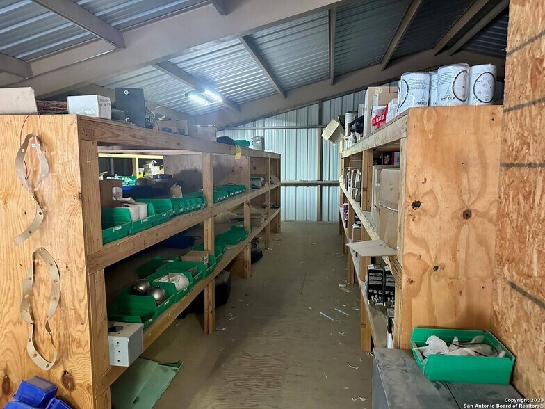 More Photos Of 94600 I-37, Pleasanton Warehouse For Lease