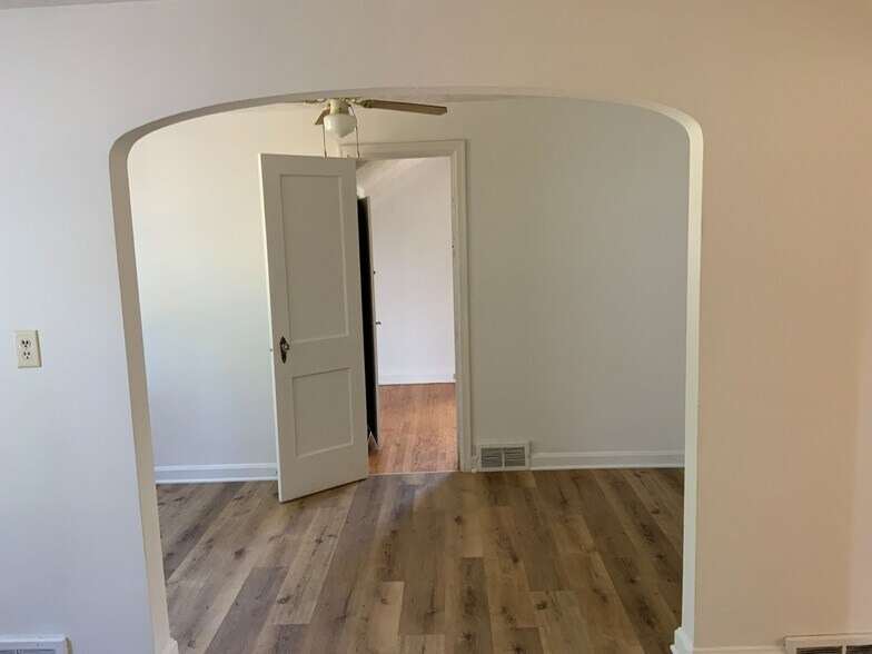 More Photos Of 30 Cecil St NE, Navarre Office Residential For Sale