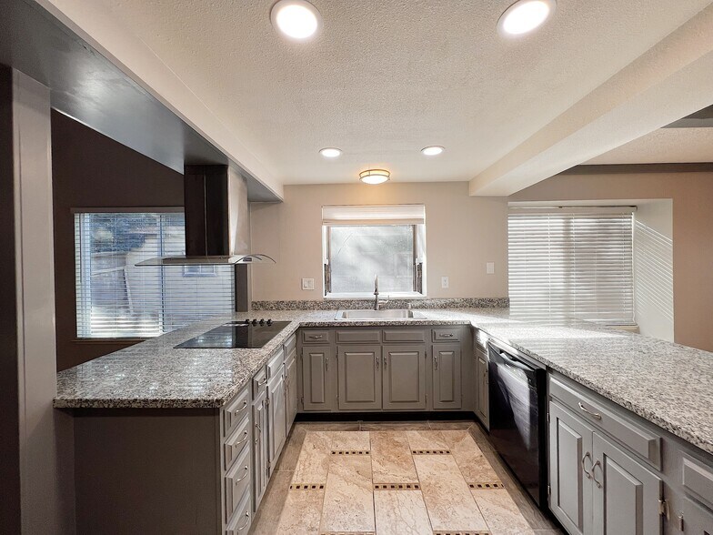 More Photos Of 301 Rivergate Way, Sacramento Multifamily For Sale