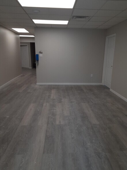 More Photos Of 5 N Conahan Dr, Hazleton Warehouse For Lease