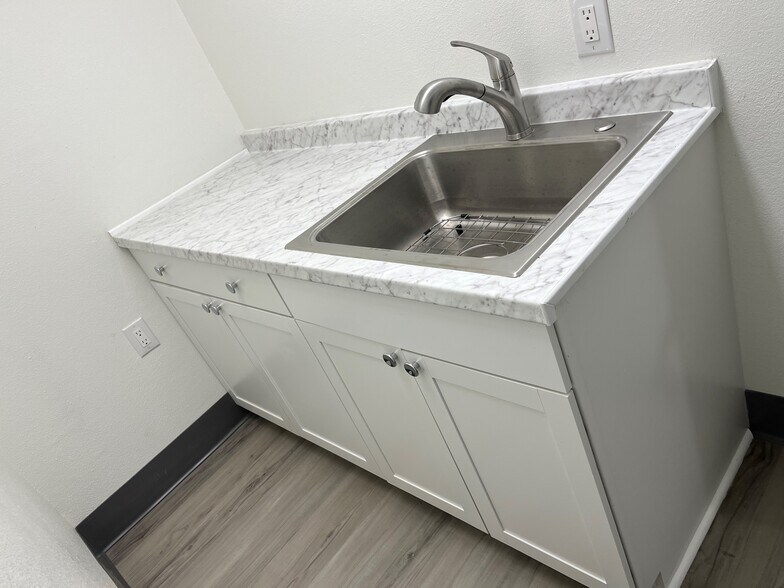 More Photos Of 119 W Plymouth Ave, Deland Unknown For Lease