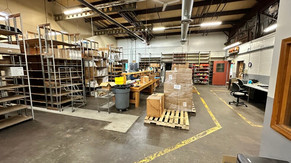 More Photos Of 100 Windermere Ave, Ellington Warehouse For Lease