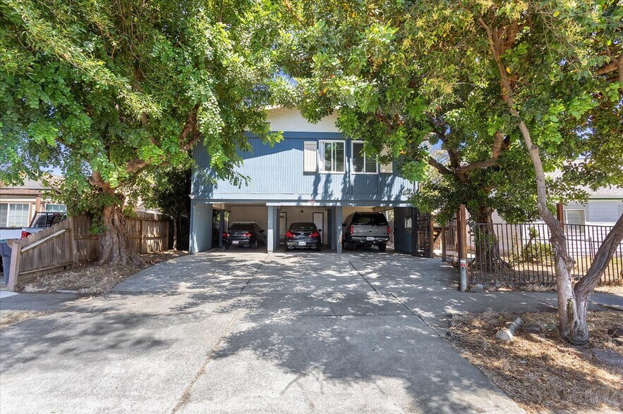 Primary Photo Of 812 Delaware St, Fairfield Apartments For Sale