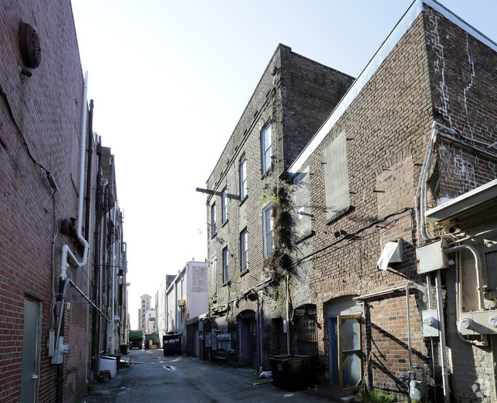 More Photos Of 14 W State St, Savannah Storefront Retail Residential For Lease