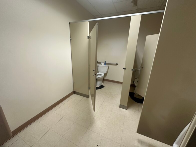 More Photos Of 112 Corporate Dr, Morgantown Warehouse For Sale