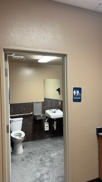 More Photos Of 90 Copper Cove Dr, Copperopolis Storefront For Lease