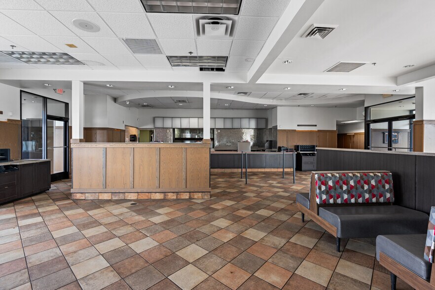 More Photos Of 1197 Lakes Blvd, Lake Park Fast Food For Lease