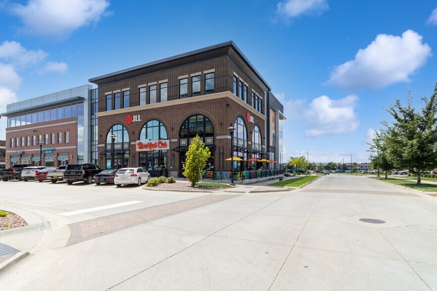 More Photos Of 1465 SW Park Square Dr, Ankeny Office For Lease