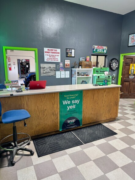 More Photos Of 2421 Navajo Blvd, Holbrook Auto Repair For Sale