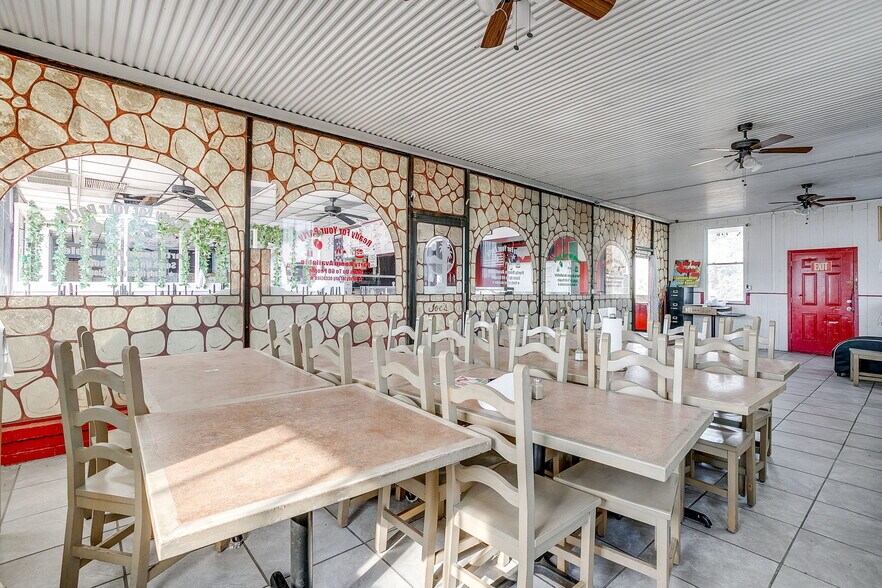 More Photos Of 8901 Jacksboro Hwy, Lakeside Restaurant For Lease