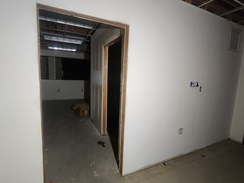 More Photos Of Martin Luther King Hwy, Eutaw Warehouse For Sale