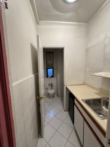 More Photos Of 145 W 71st St, New York Apartments For Lease