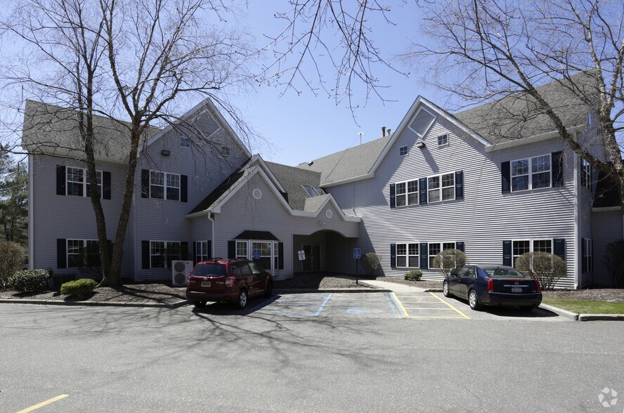 More Photos Of 28 N Country Rd, Mount Sinai Medical For Lease