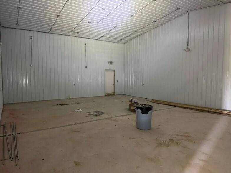 More Photos Of 2359 Coolidge Rd, Barryton Warehouse For Sale