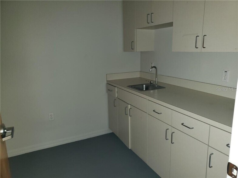 More Photos Of 616 E St, Clearwater Medical For Sale