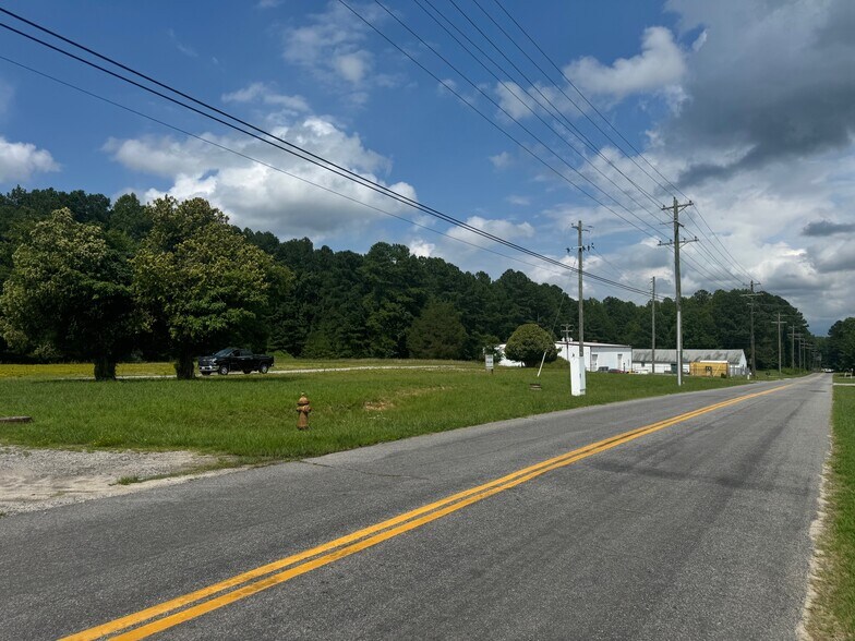 More Photos Of 1040 W 10th St, Blackstone Land For Sale